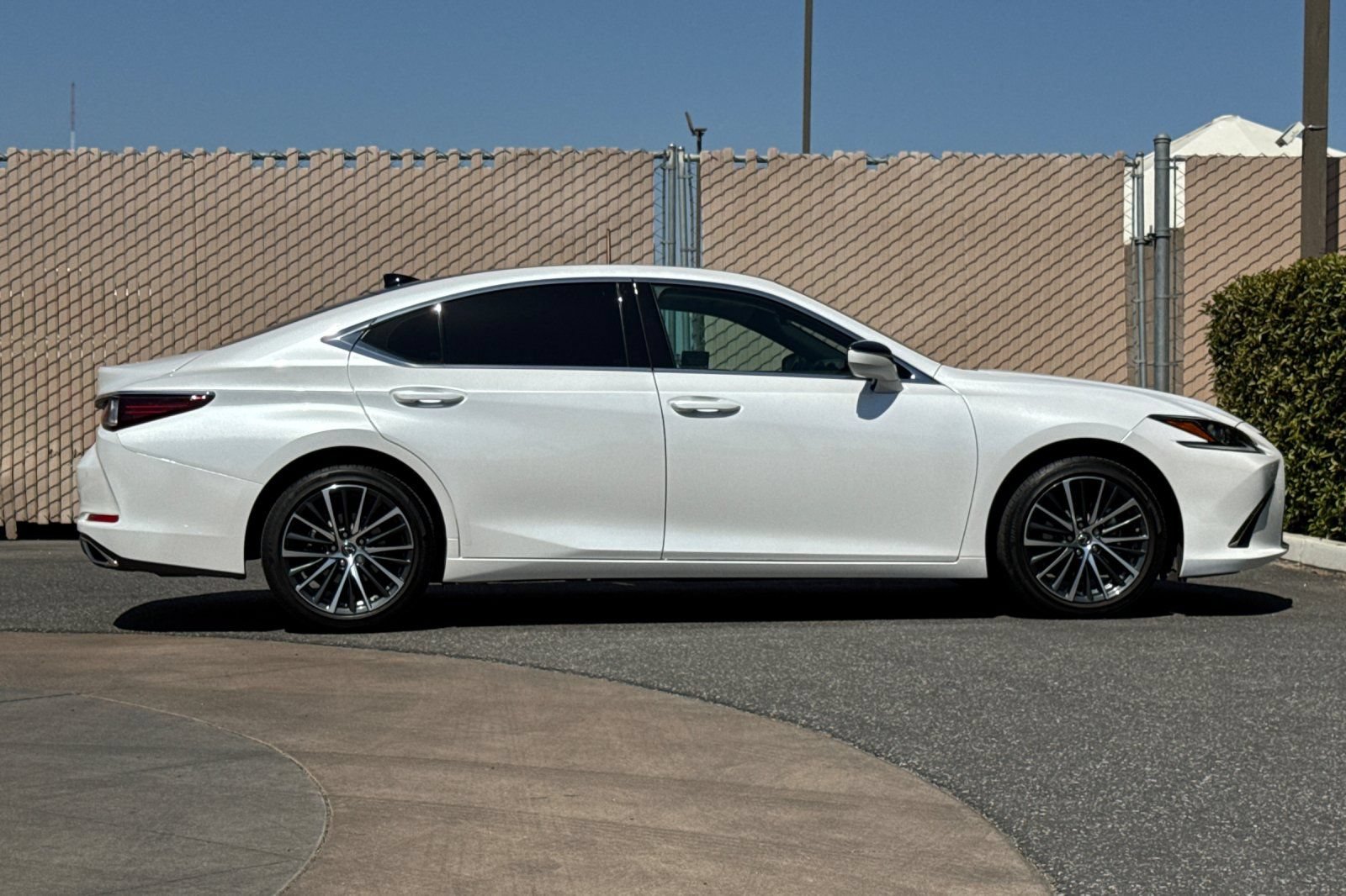 Certified 2025 Lexus ES 350 w/ Premium Package FWD image 3