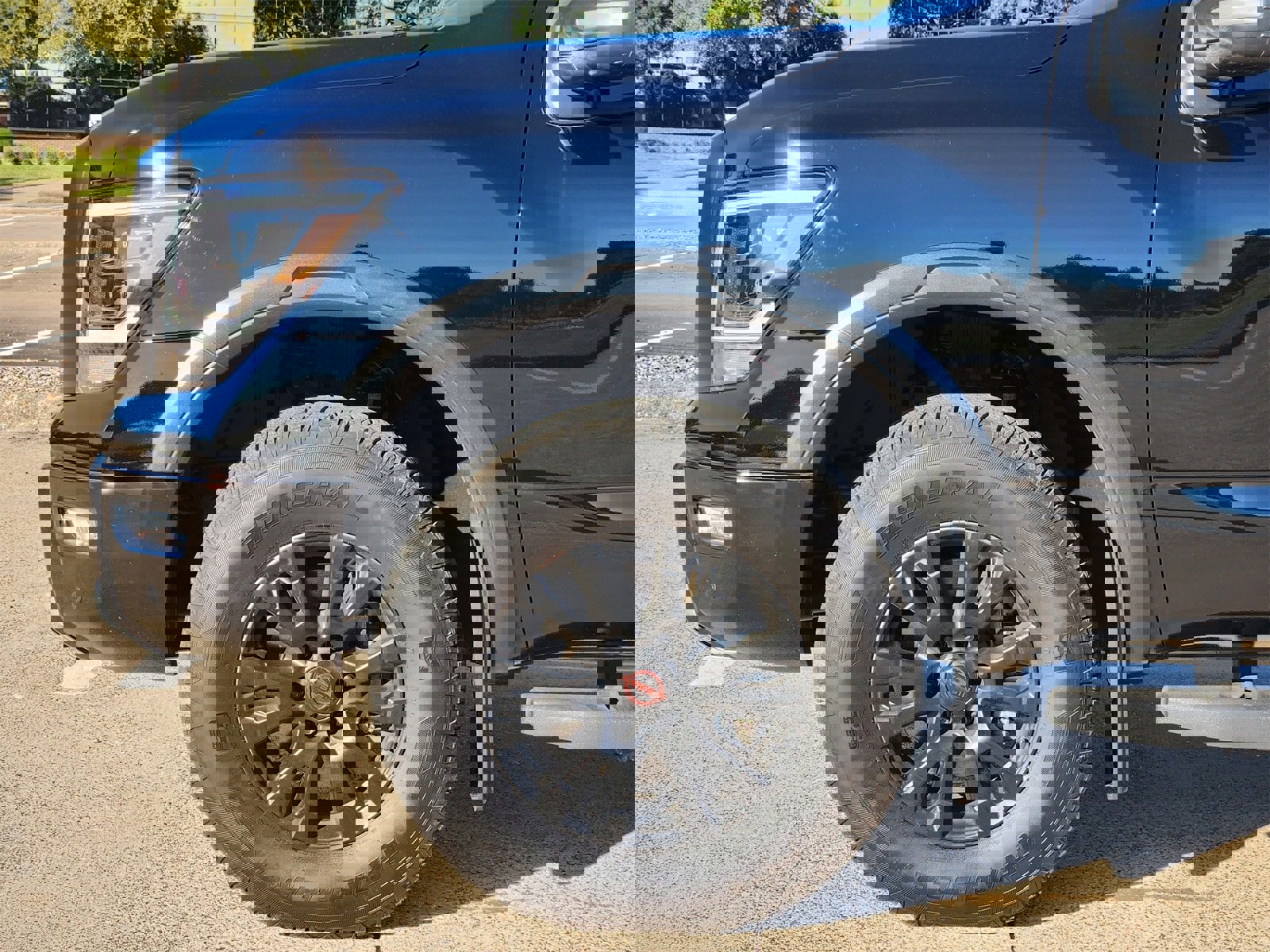 Used 2024 Nissan Titan PRO-4X w/ Pro-4x Convenience Package image 9