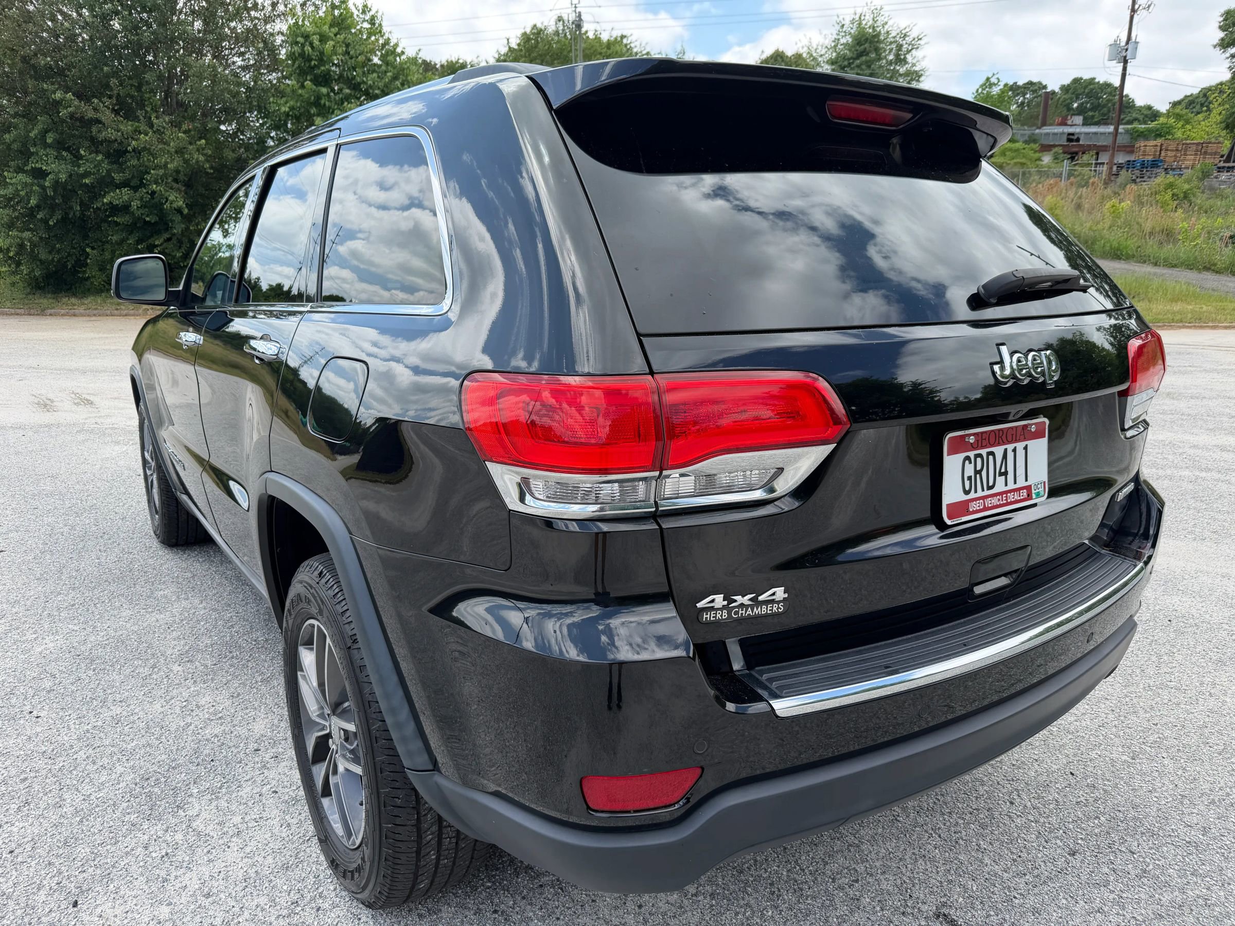 Used 2017 Jeep Grand Cherokee Limited AWD/4WD image 3