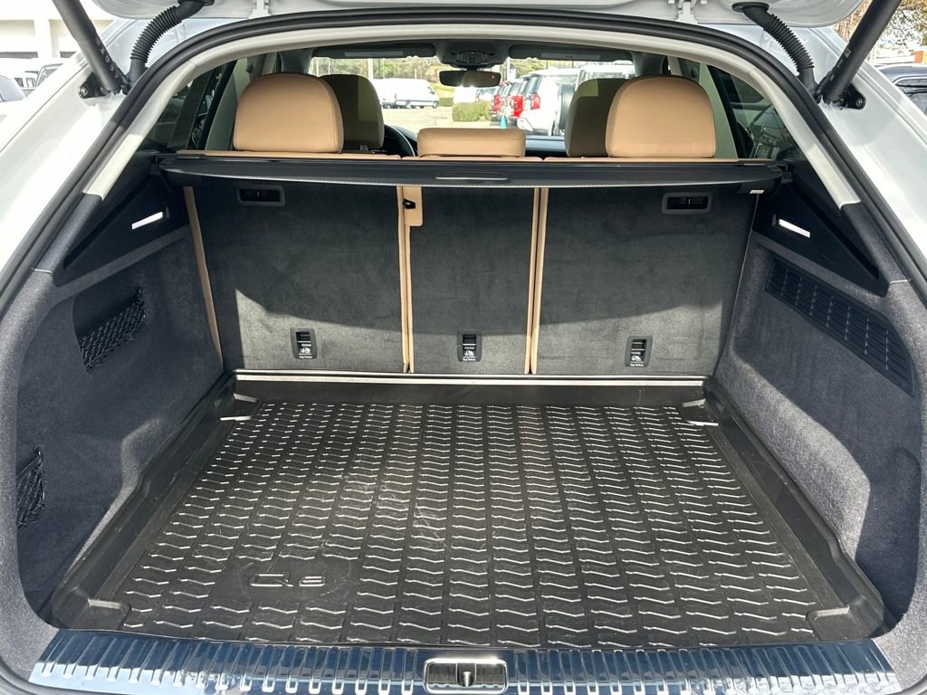 Used 2023 Audi Q8 Premium Plus image 33