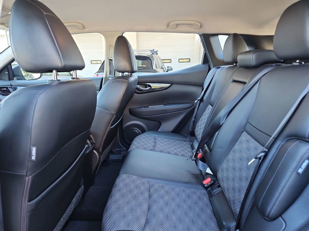 Used 2021 Nissan Rogue Sport SV w/ Technology Package image 27