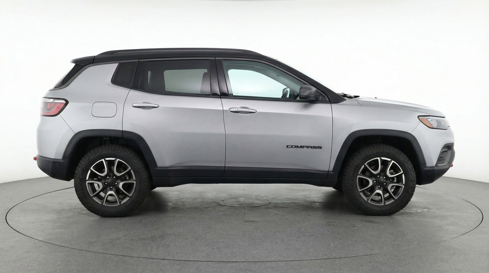 Used 2025 Jeep Compass Trailhawk image 11