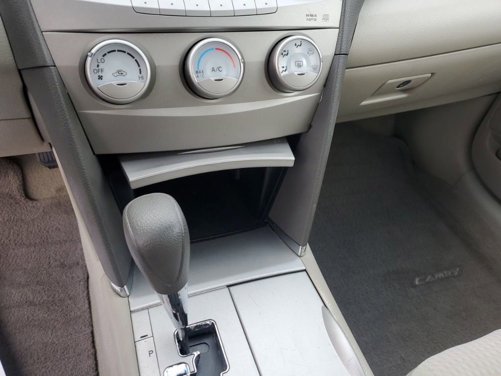 Used 2011 Toyota Camry LE image 18