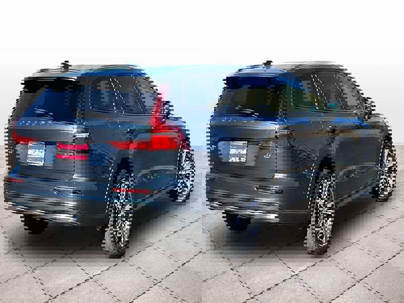 Used 2025 Volvo V60 B5 Cross Country Plus image 16