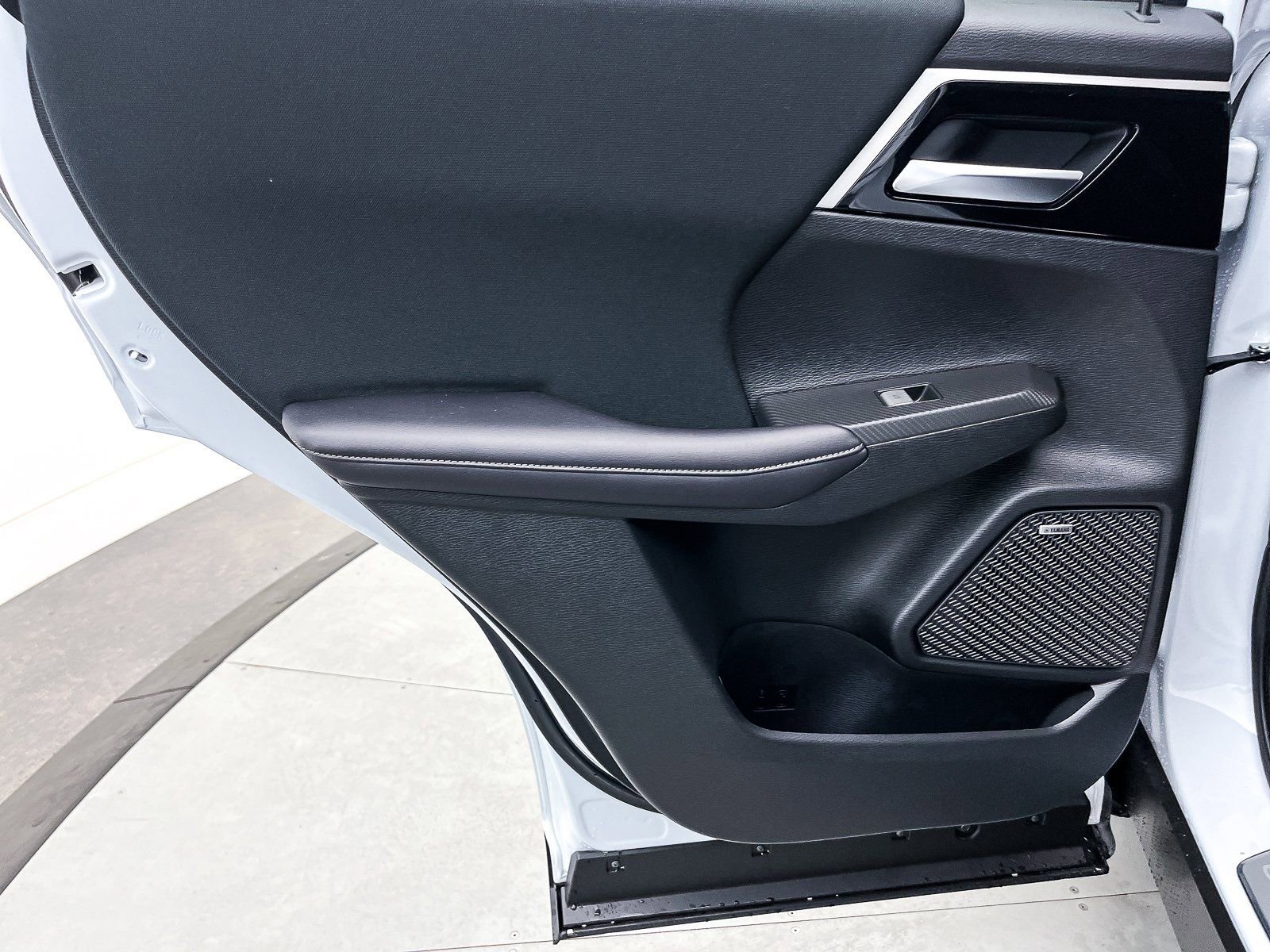 New 2025 Mitsubishi Outlander ES image 24