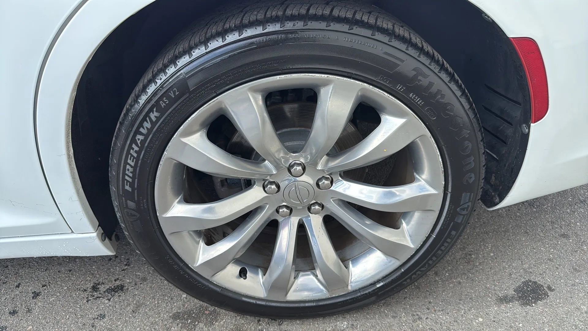 Used 2019 Chrysler 300 Touring w/ Chrome Appearance Package image 9