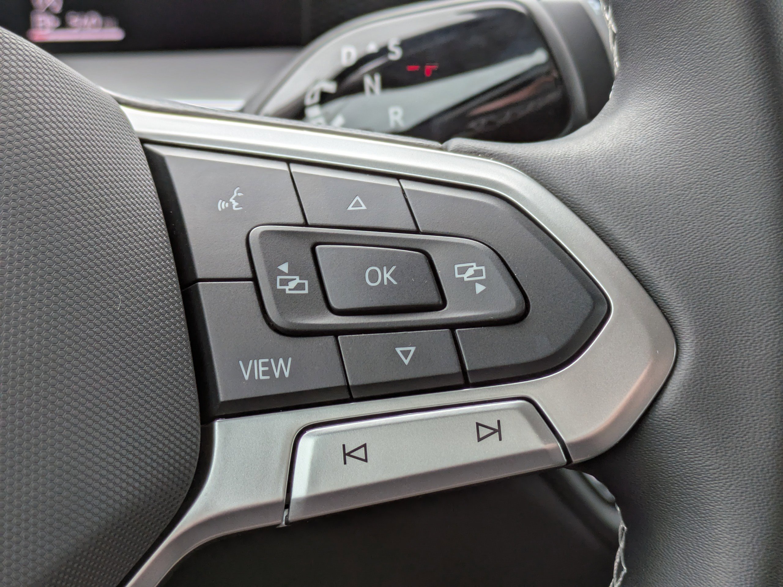 Used 2025 Volkswagen Tiguan SE image 27