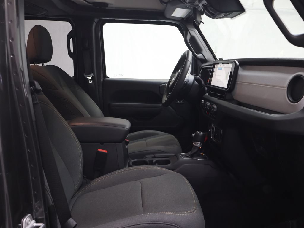 Used 2025 Jeep Gladiator Sport AWD/4WD image 9