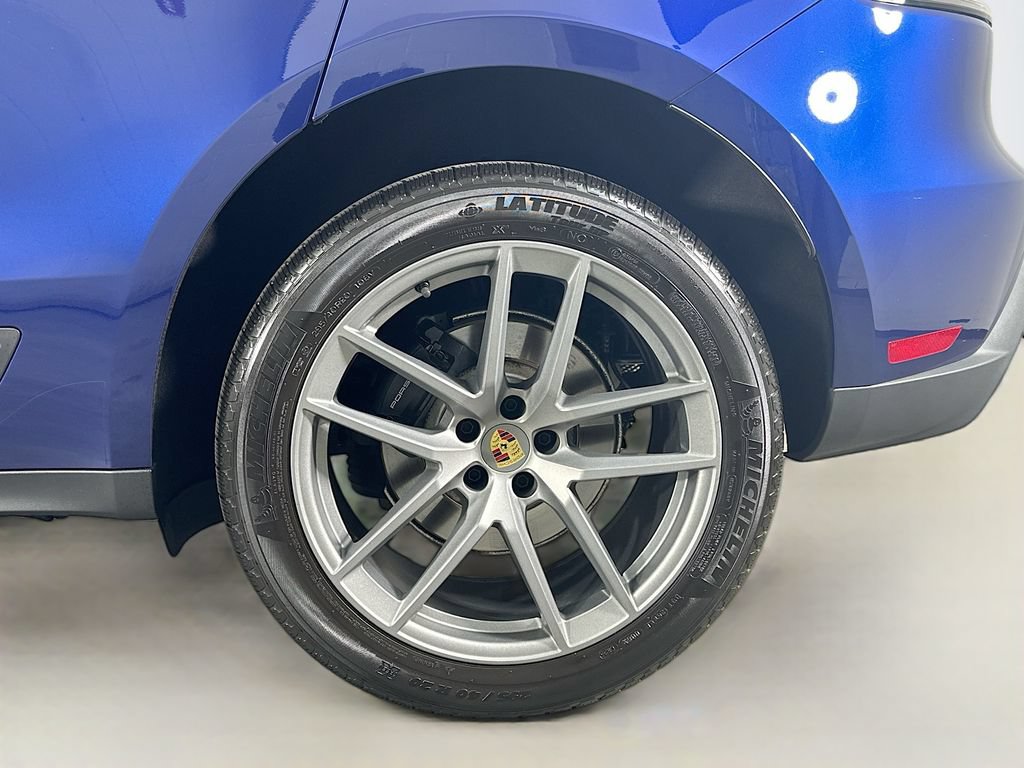New 2025 Porsche Macan AWD/4WD image 33