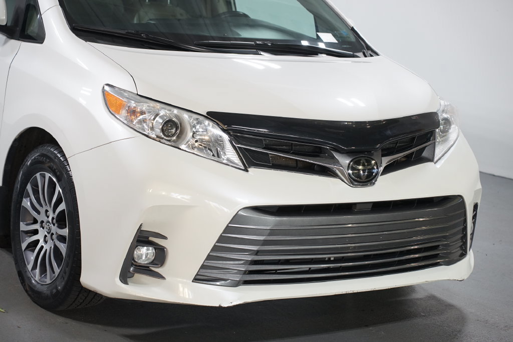 Certified 2020 Toyota Sienna XLE Premium FWD image 4