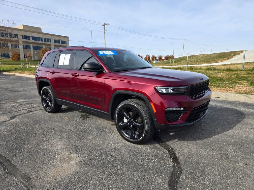 Used 2025 Jeep Grand Cherokee Limited w/ Black Appearance Package
