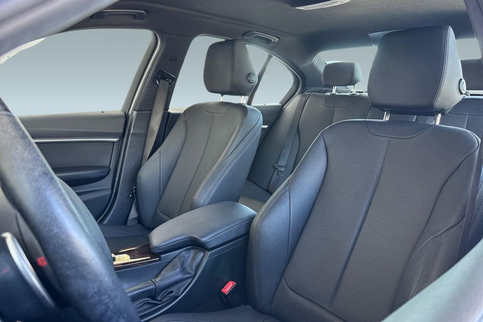 Used 2018 BMW 330i Sedan RWD image 26