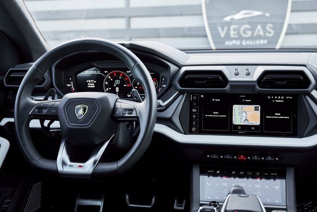 Used 2025 Lamborghini Urus SE image 52