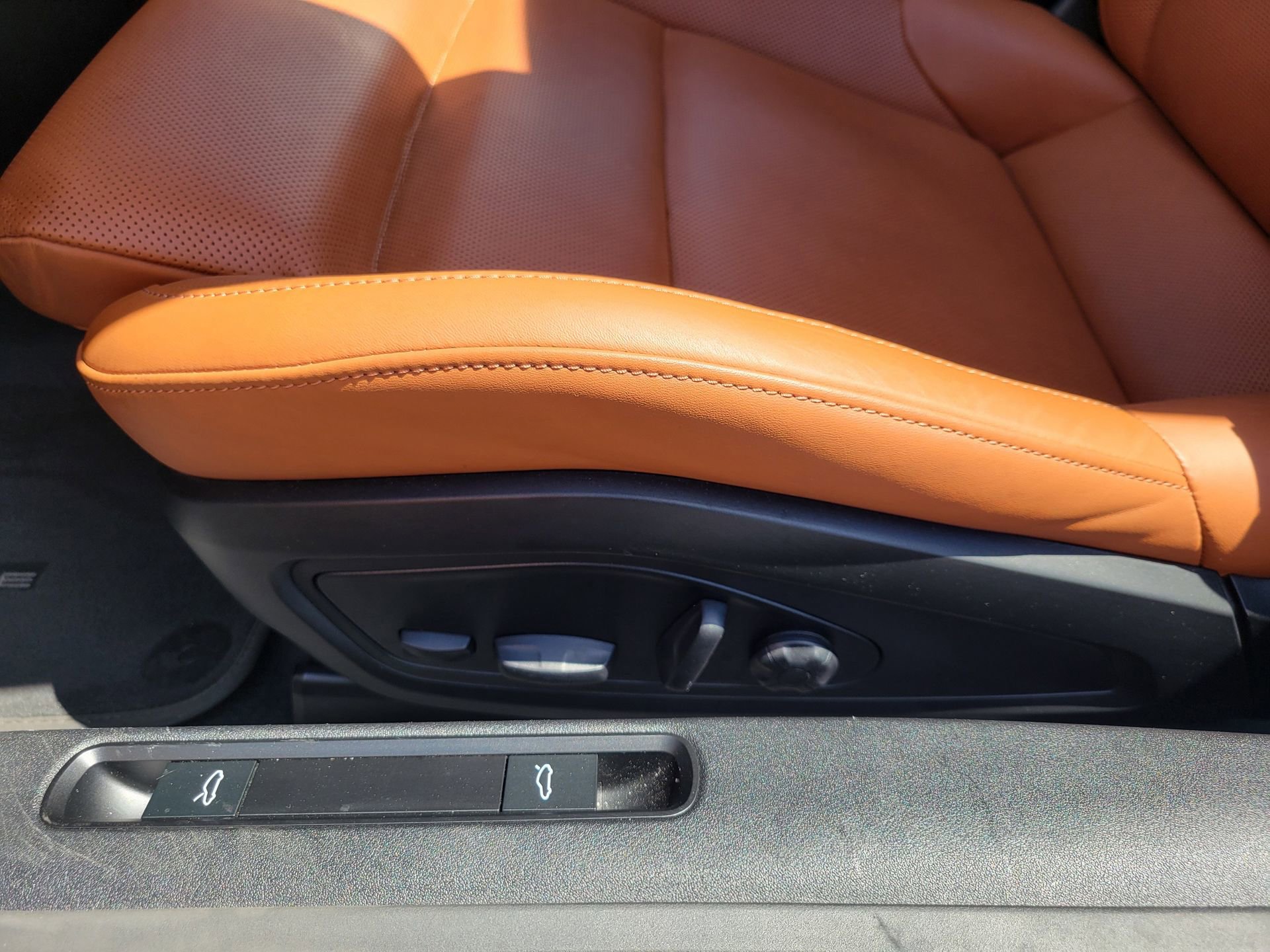 Used 2025 Porsche 911 Carrera RWD image 25