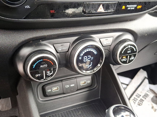 Used 2022 Hyundai Venue SEL image 15