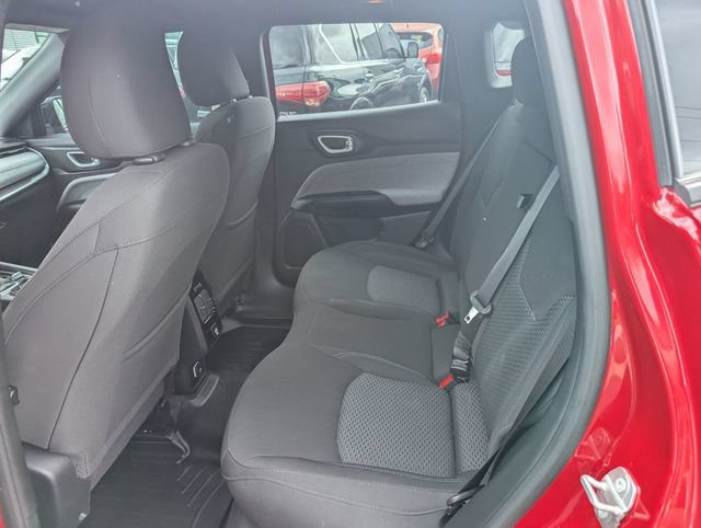 Used 2024 Jeep Compass Sport AWD/4WD image 9