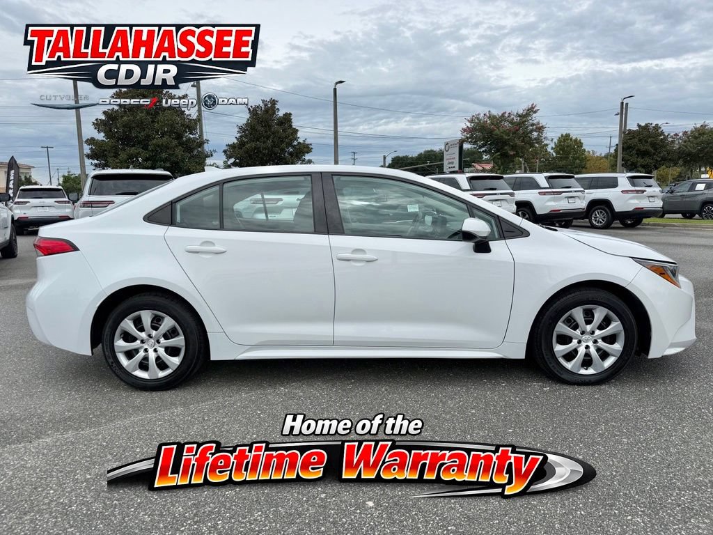 Used 2022 Toyota Corolla LE FWD image 2