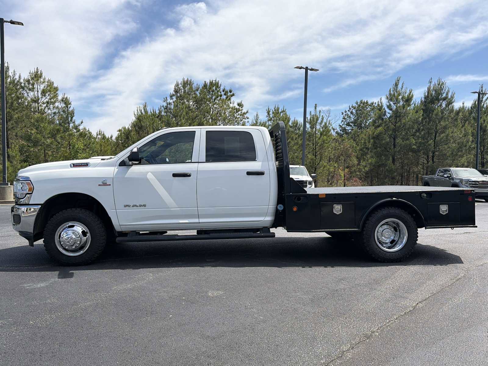 Used 2022 RAM 3500 Tradesman w/ Chrome Appearance Group RWD image 21
