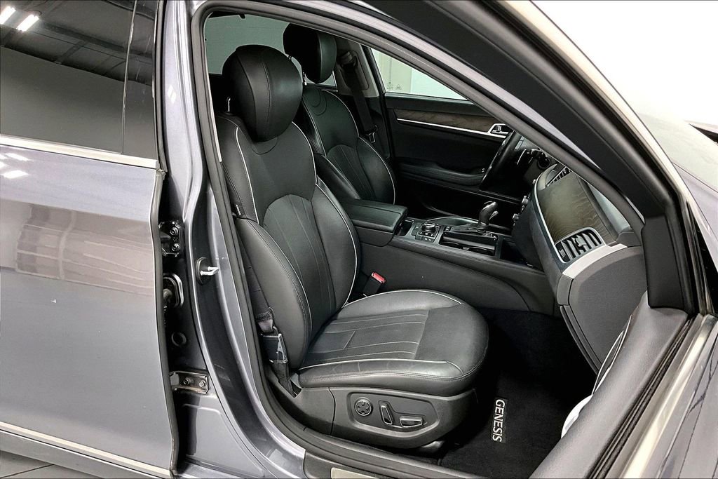 Used 2015 Hyundai Genesis 5.0 w/ Option Group 05 image 10