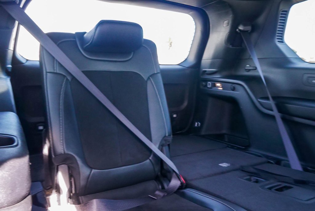 Used 2023 Jeep Grand Cherokee L Laredo image 16