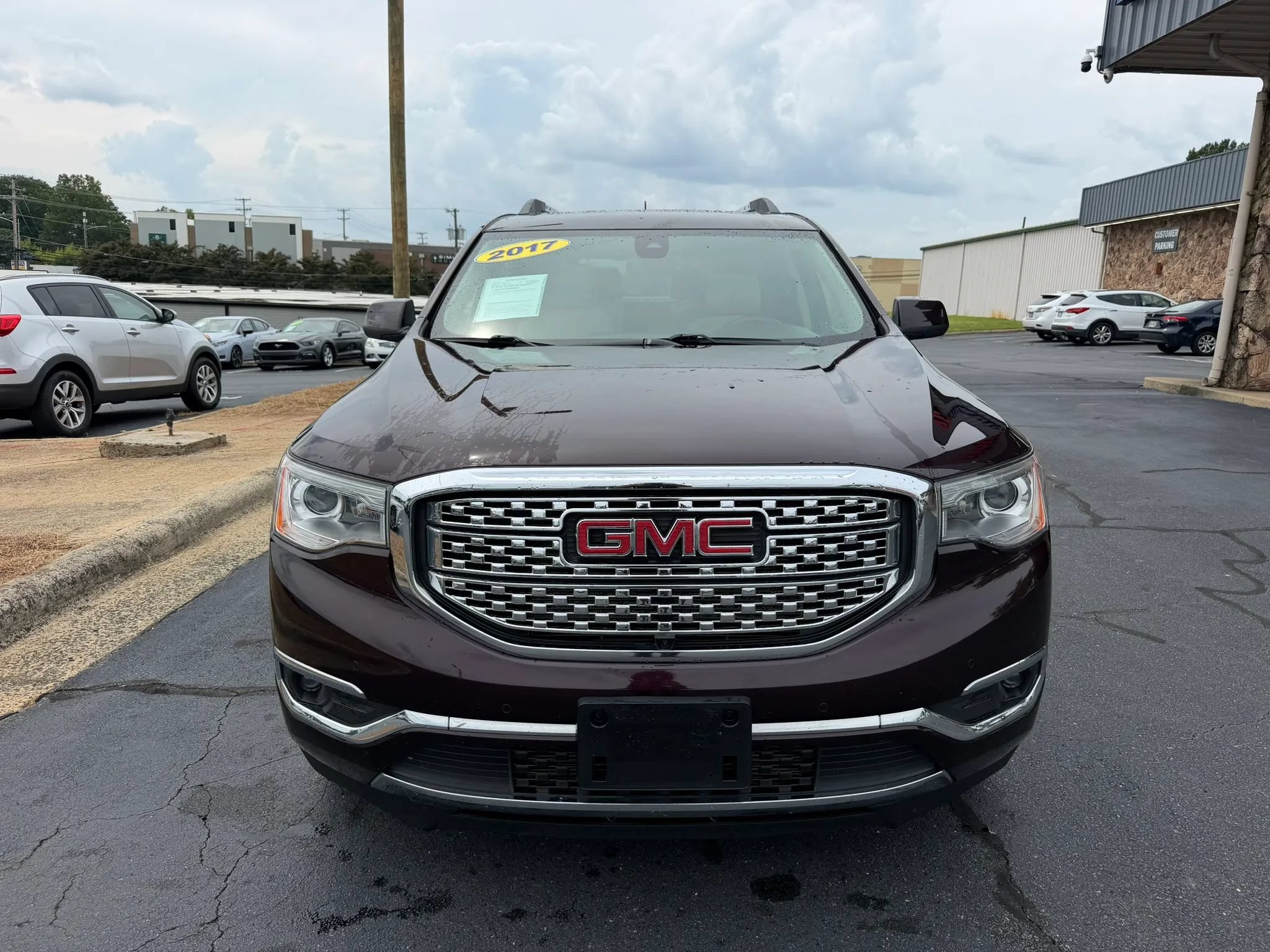 Used 2017 GMC Acadia Denali w/ Technology Package AWD/4WD image 2