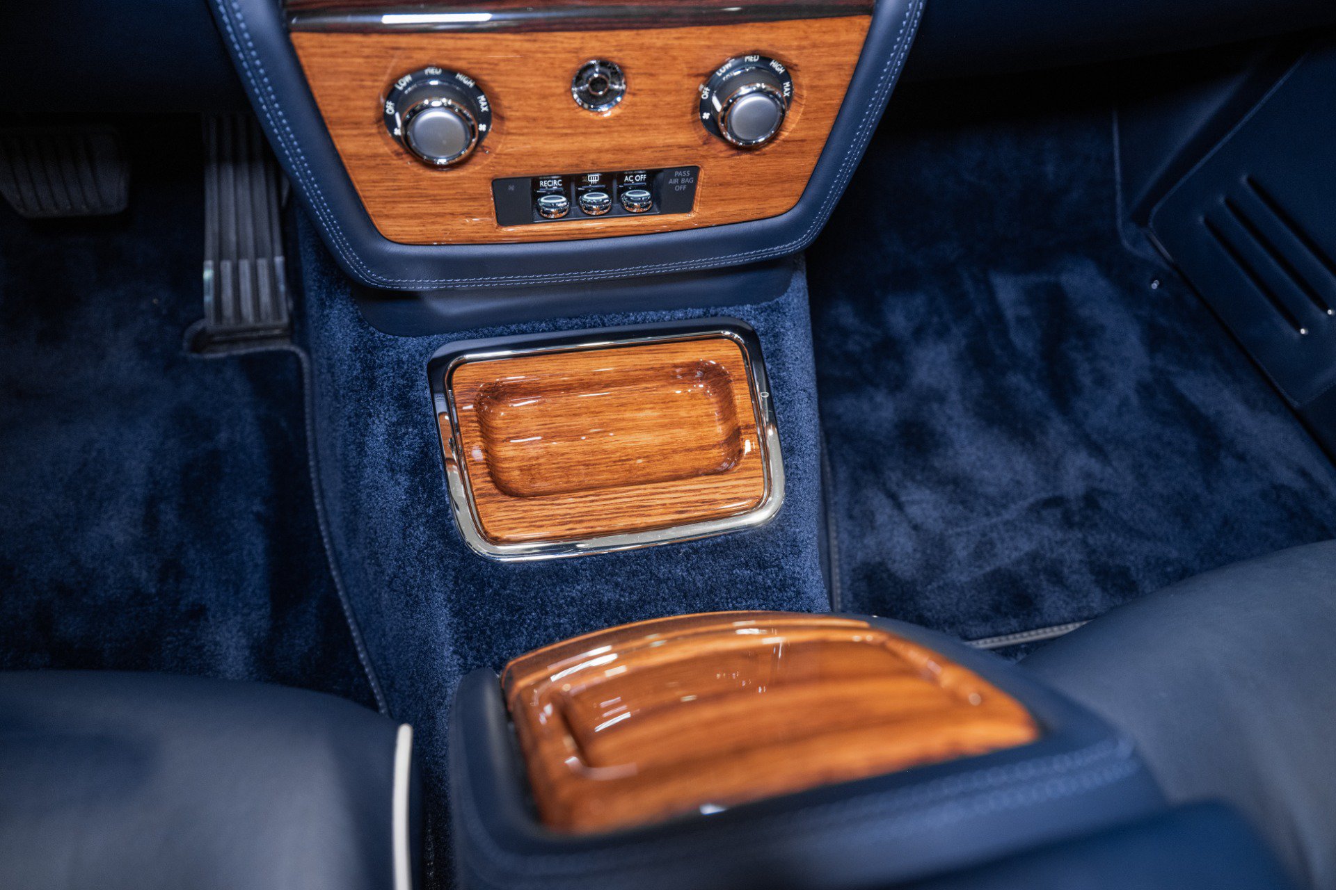 Used 2011 Rolls-Royce Phantom Sedan RWD image 70