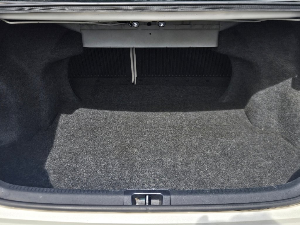 Used 2015 Toyota Camry XLE w/ Moonroof Package image 24