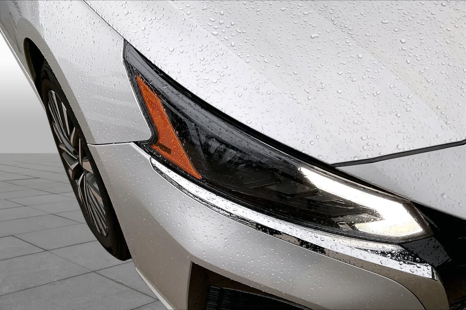 Used 2024 Nissan Altima 2.5 SV FWD image 27