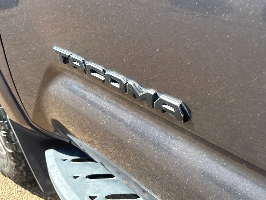 Used 2018 Toyota Tacoma TRD Sport w/ Technology Package image 31