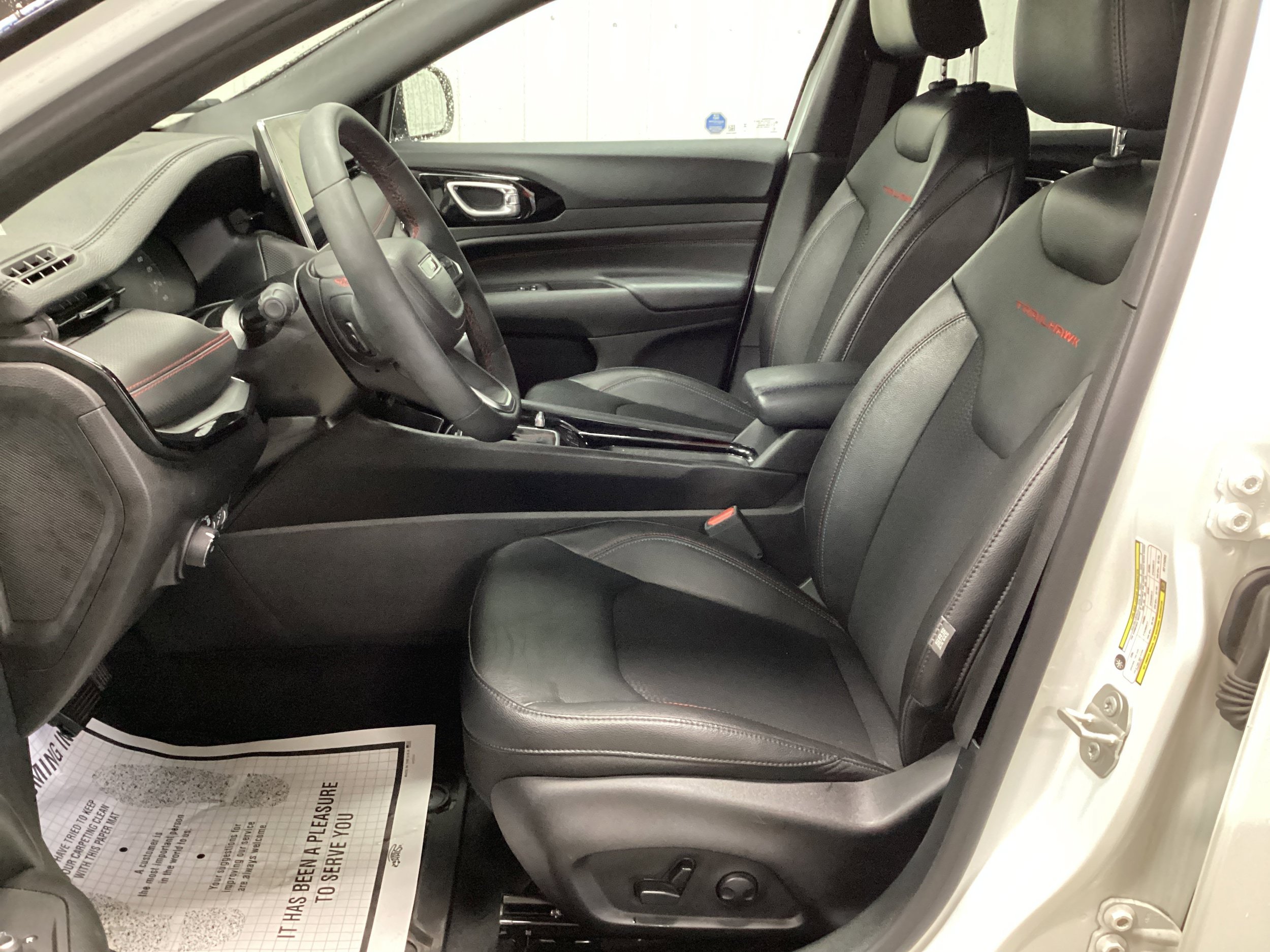 Used 2024 Jeep Compass Trailhawk w/ Trailhawk Convenience Group AWD/4WD image 14