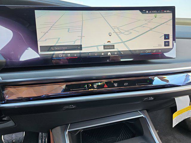 New 2025 BMW i7 M70 image 24