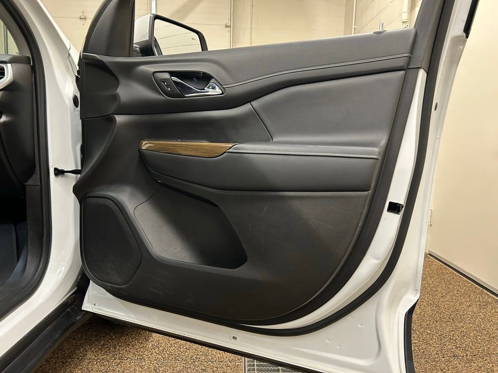 Used 2022 GMC Acadia SLE w/ Driver Convenience Package FWD image 16