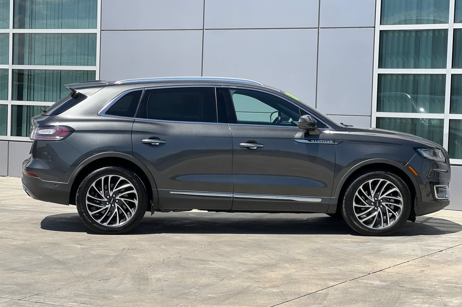 Used 2020 Lincoln Nautilus Reserve w/ Equipment Group 201A AWD/4WD image 3
