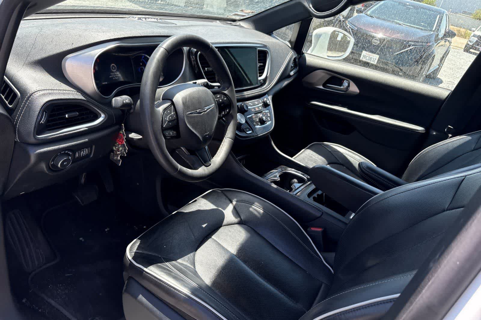 Used 2022 Chrysler Pacifica Limited w/ S Appearance Package FWD image 14