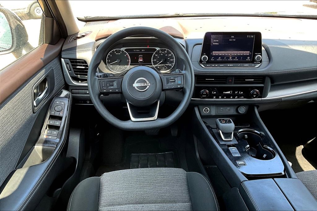 Used 2023 Nissan Rogue SV image 7