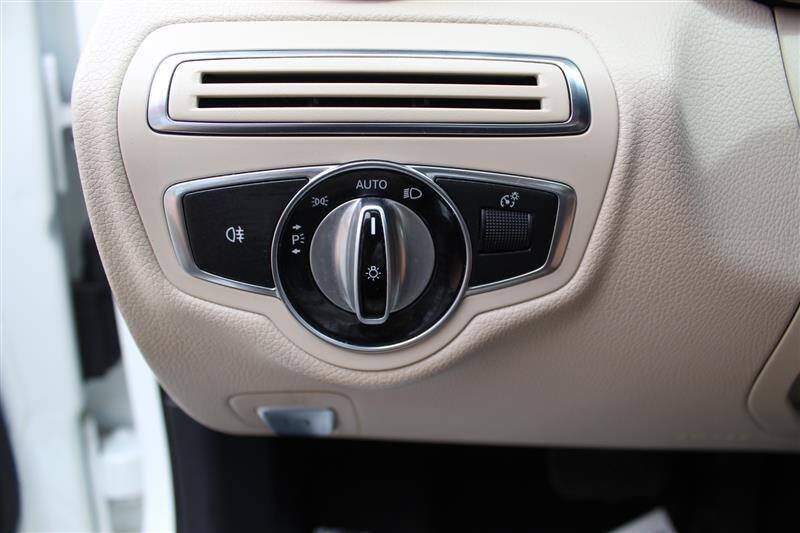 Used 2015 Mercedes-Benz C 300 4MATIC Sedan image 17