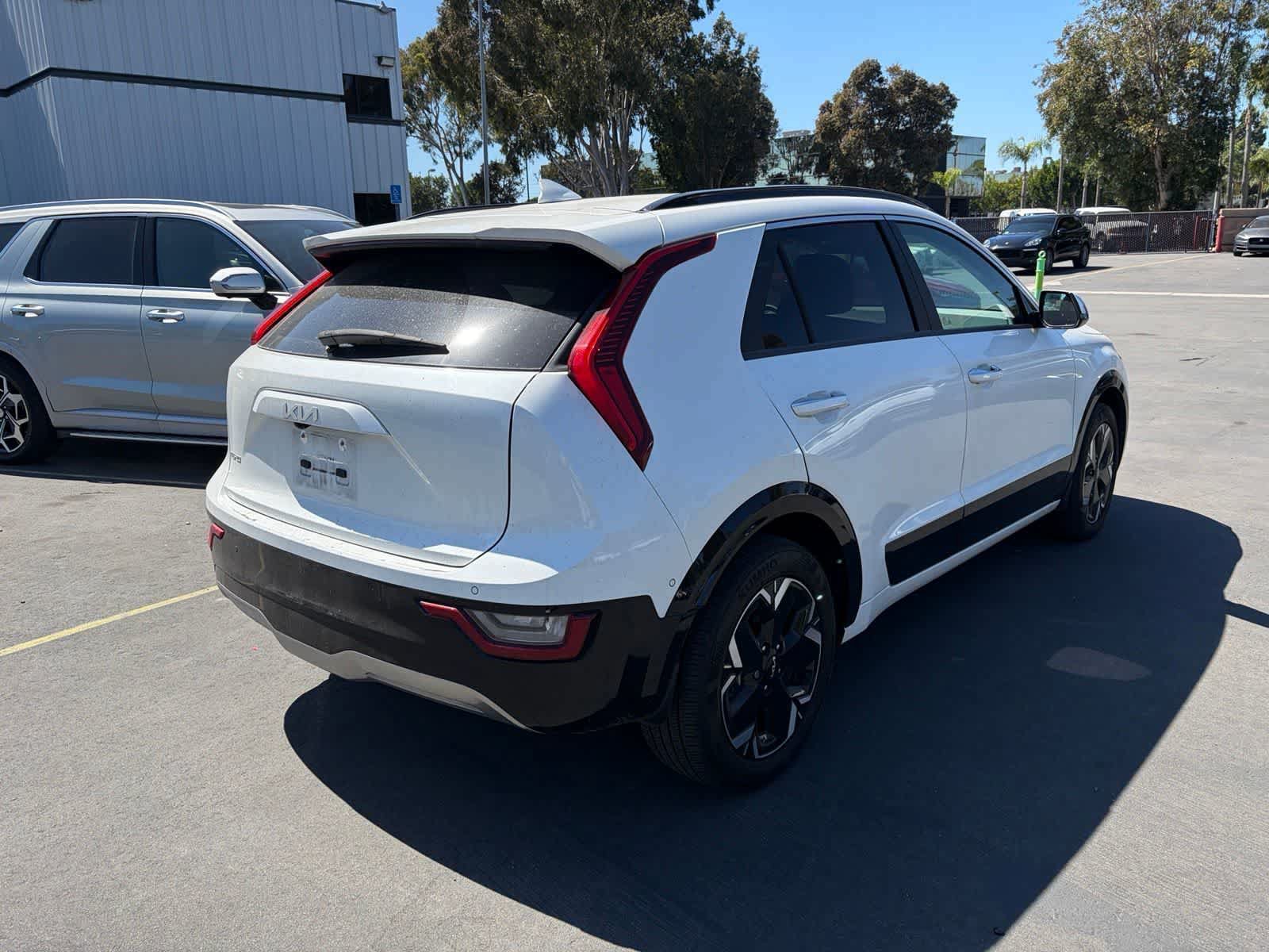 Used 2024 Kia Niro Wave FWD image 3