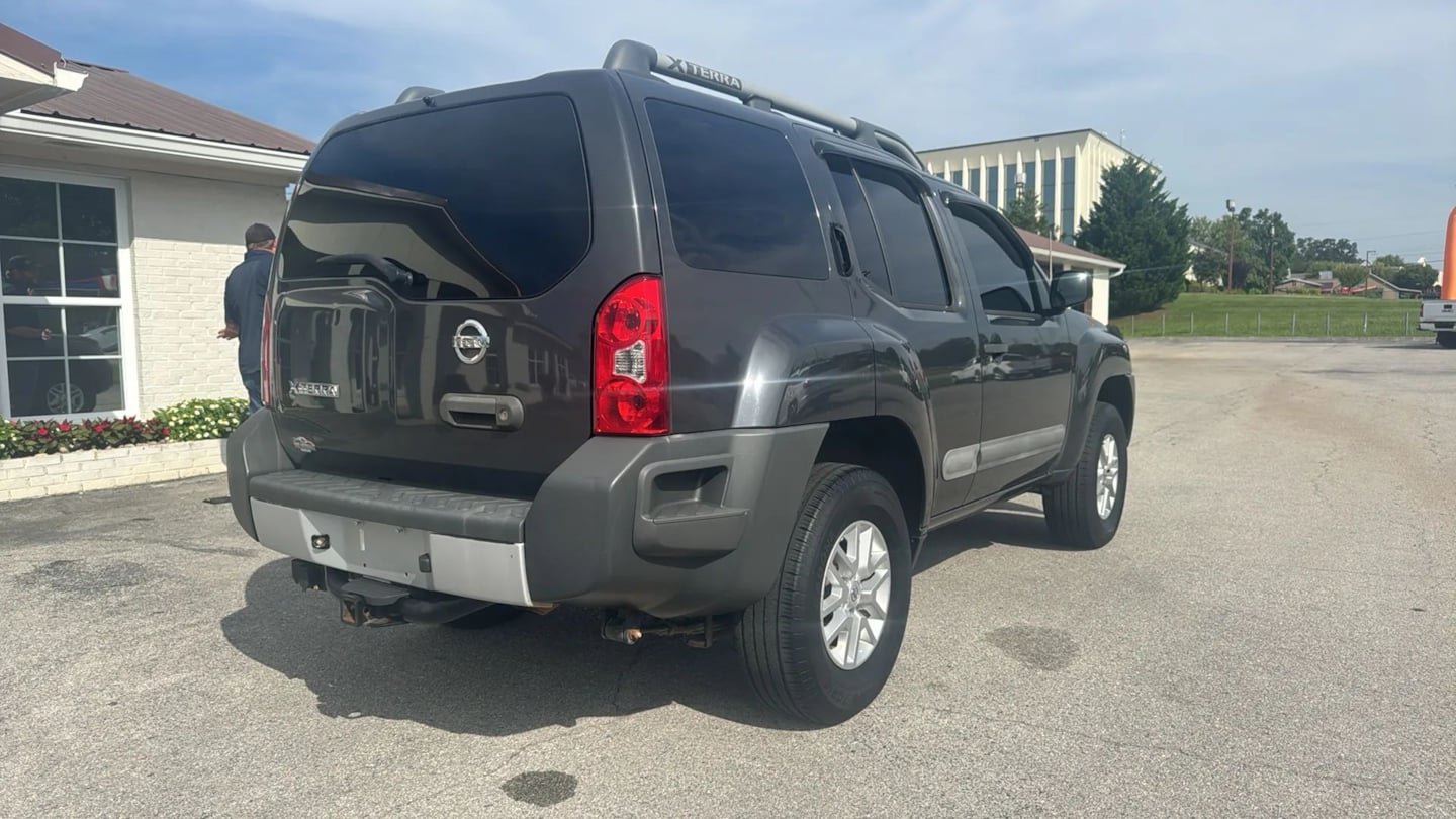 Used 2015 Nissan Xterra S RWD image 5