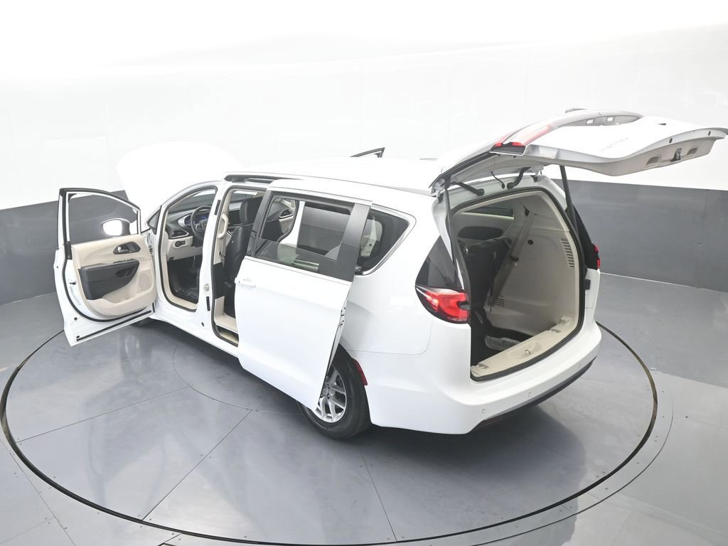Used 2023 Chrysler Pacifica Touring-L image 66