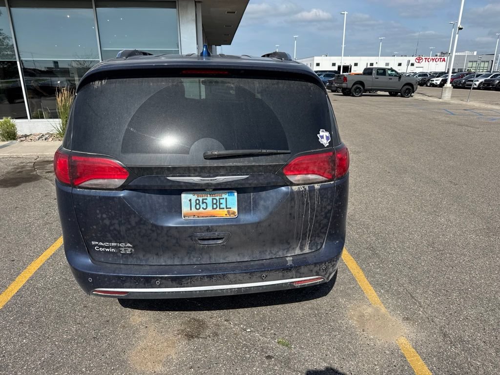 Used 2020 Chrysler Pacifica Touring-L FWD image 4