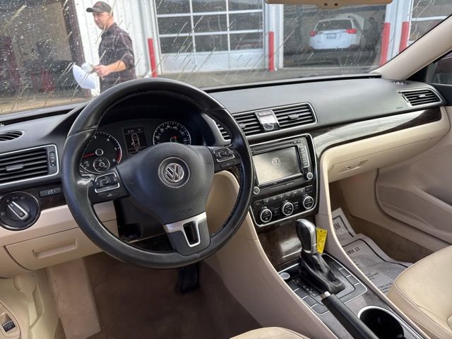 Used 2014 Volkswagen Passat TDI SEL Premium image 13
