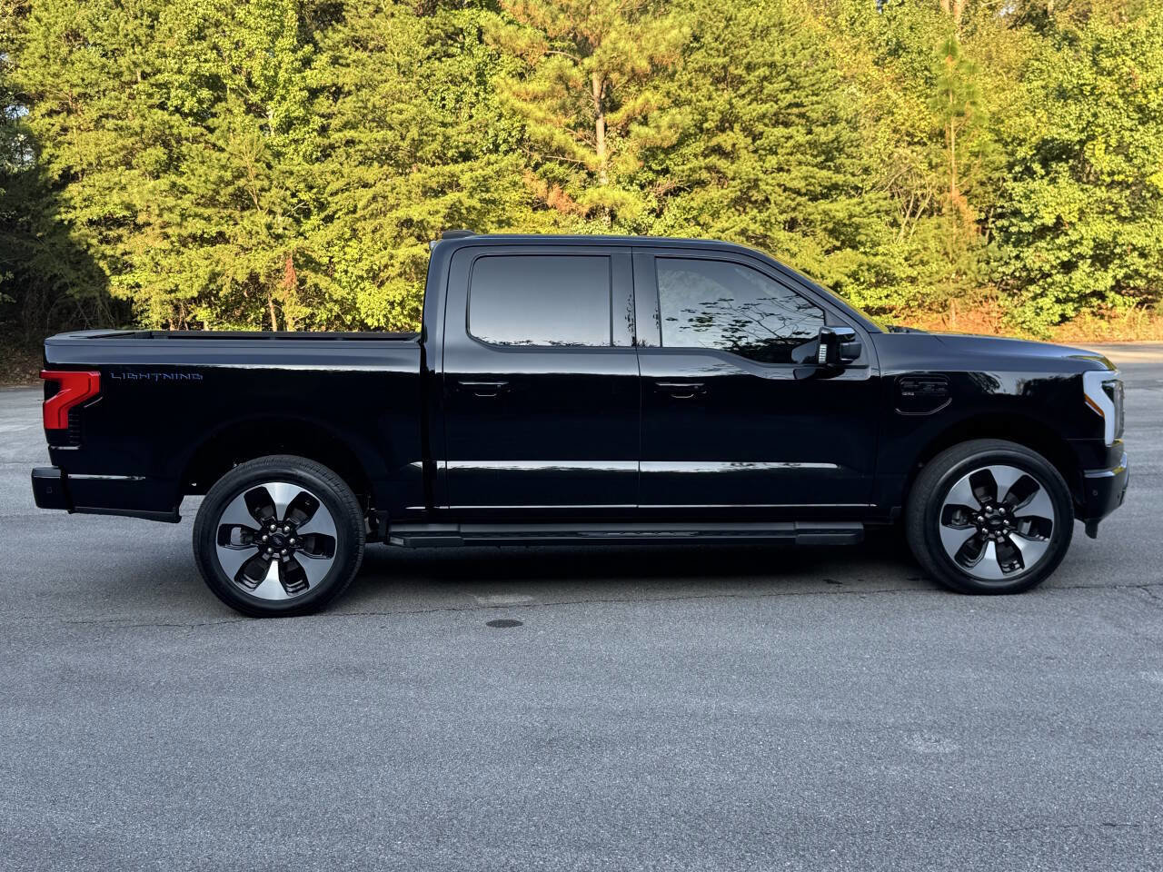 Used 2023 Ford F150 Lightning Platinum image 5