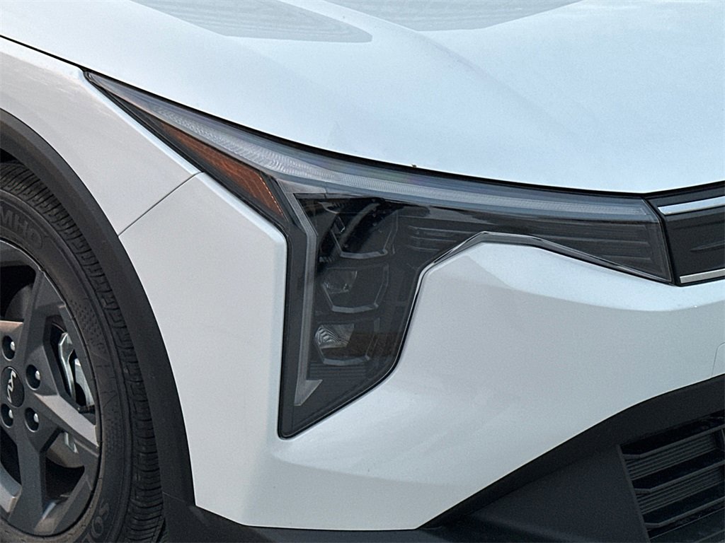 New 2025 Kia K4 LXS image 8