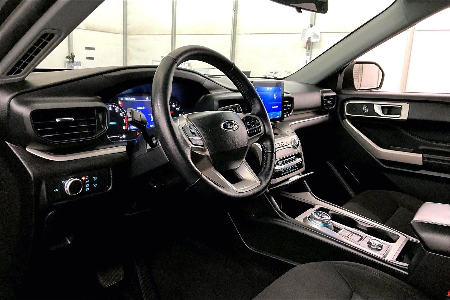 Used 2022 Ford Explorer XLT image 13