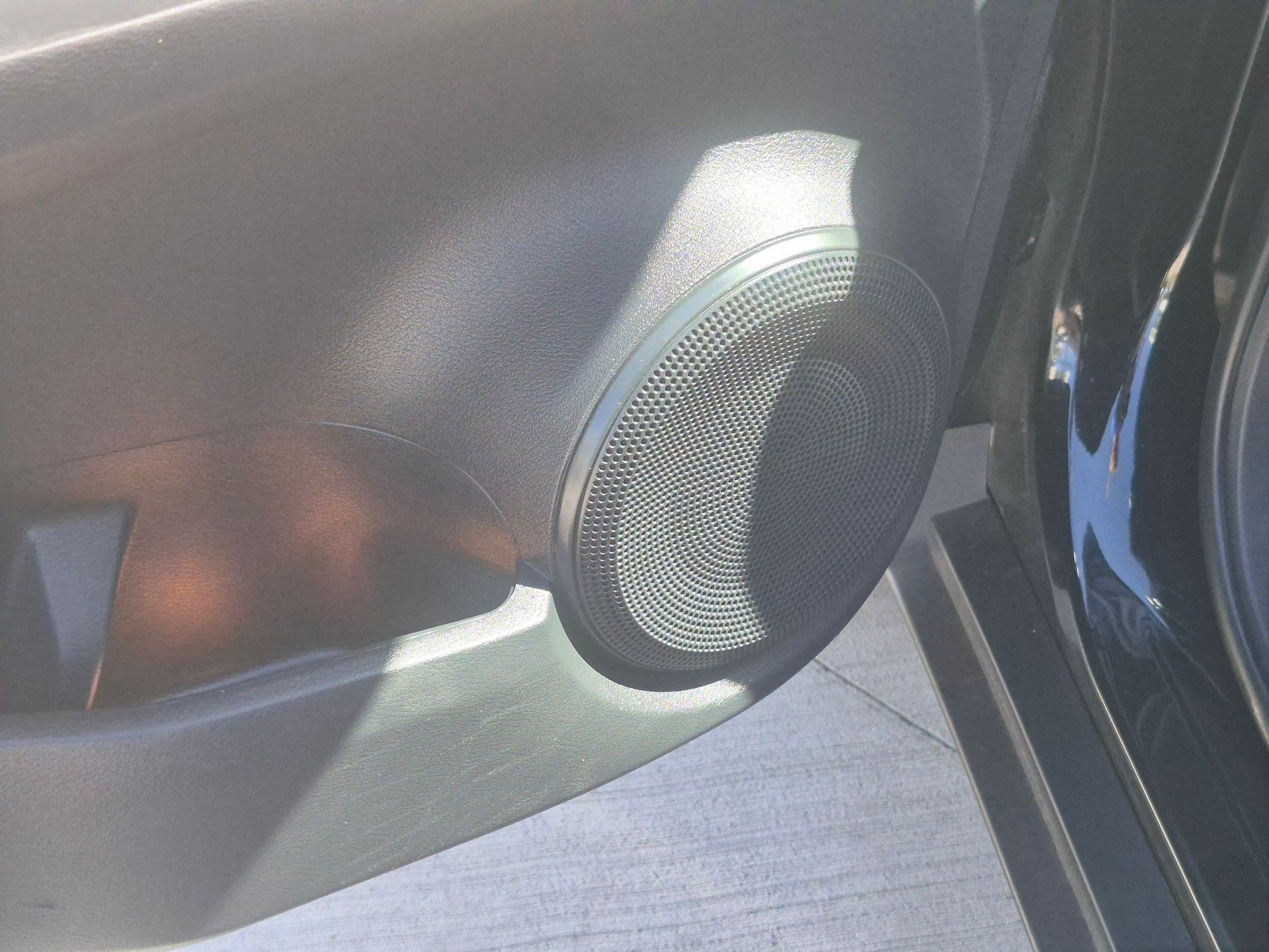 Used 2019 Nissan Kicks SR w/ Exterior Package FWD image 14