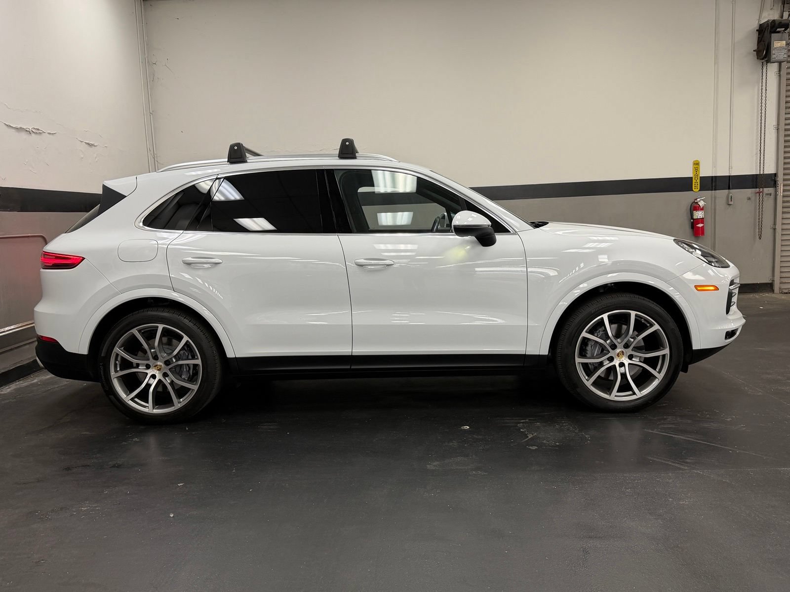 Used 2022 Porsche Cayenne E-Hybrid w/ Premium Package AWD/4WD image 5