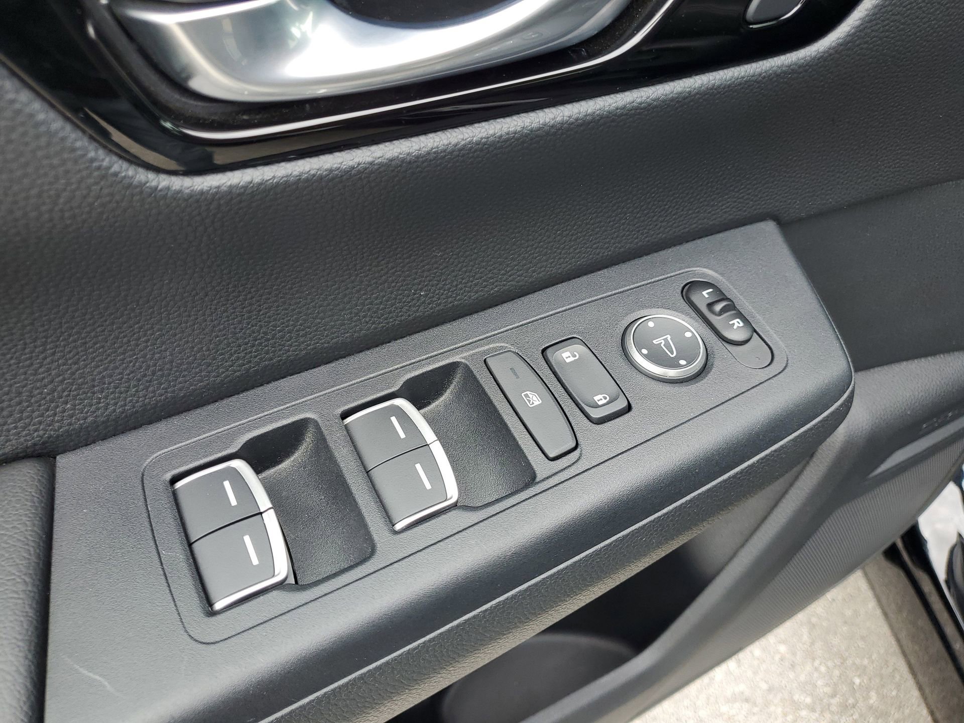 Used 2025 Honda CR-V EX-L image 19