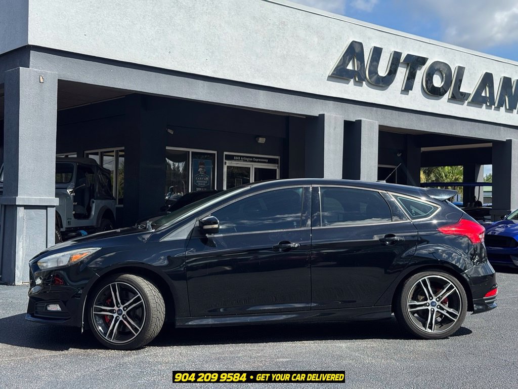 Used 2017 Ford Focus ST FWD image 3