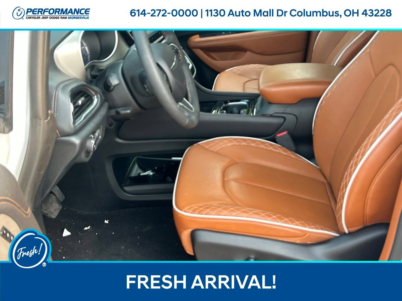 Used 2024 Chrysler Pacifica Pinnacle FWD image 11