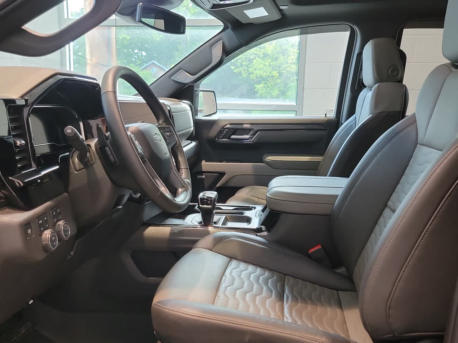 Used 2025 Chevrolet Silverado 1500 ZR2 AWD/4WD image 13